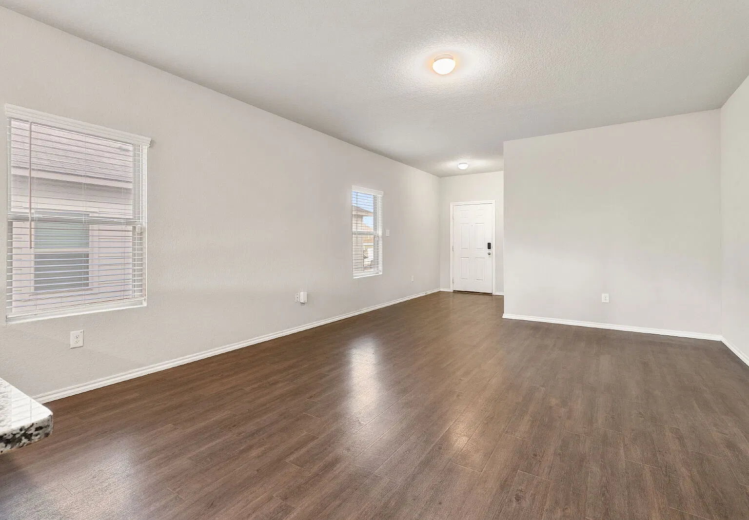 4 bed, 2.5 bath, 2635 sqft, $2,200 — Photo 4