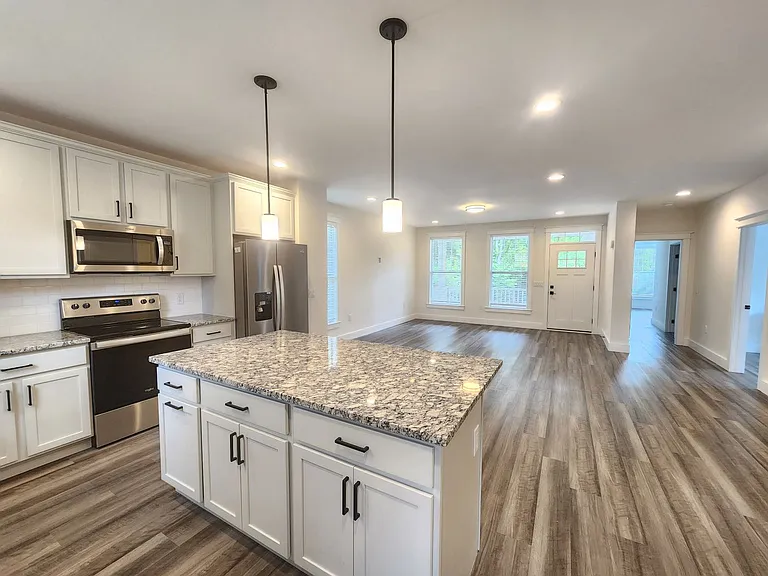 1128 Blueview Dr — Photo 9