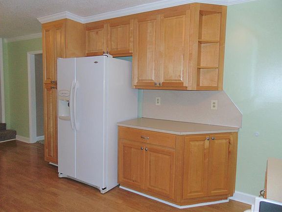 4th image of 303 Oakwood Ave