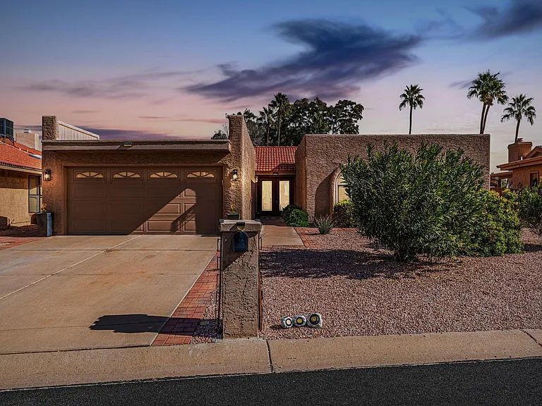 26241 S Lakemont Dr — Photo 28
