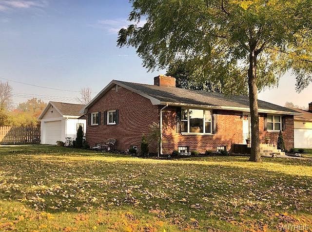 1st image of 126 Oakwood Dr