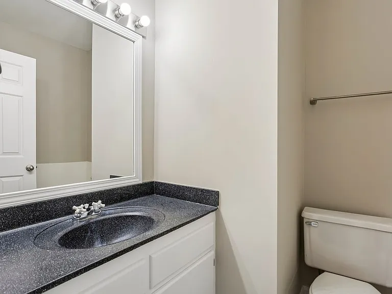 Victorian Village Apartments — Photo 47