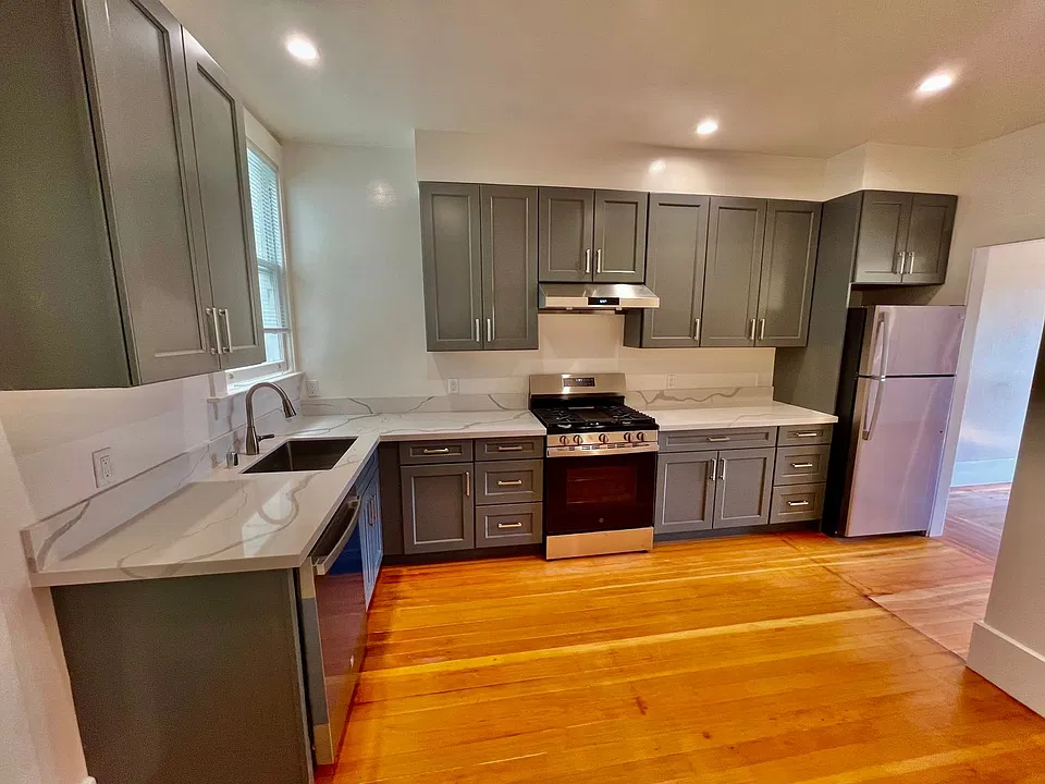 225 7th Ave #3