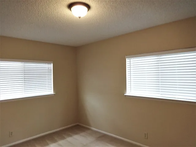 7659 Chatsworth — Photo 9