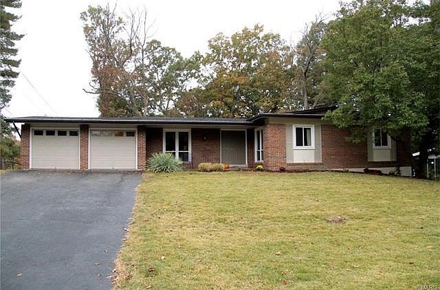 1st image of 220 Stoney View Ln