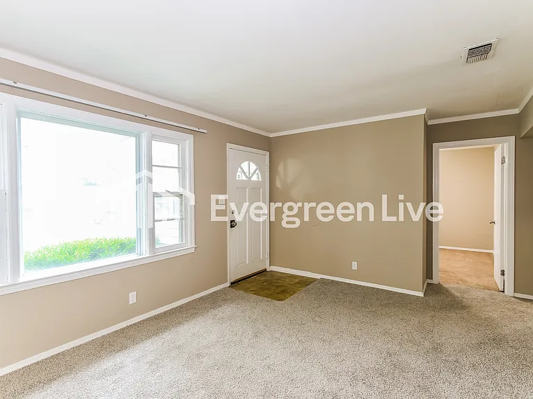 1919 Williams Dr — Photo 3