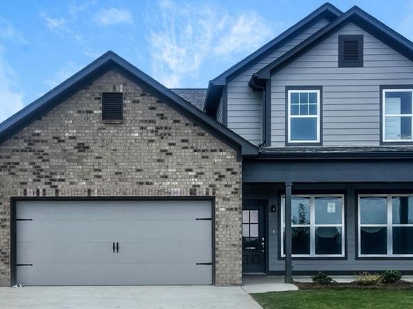 300 Camellia Ln
