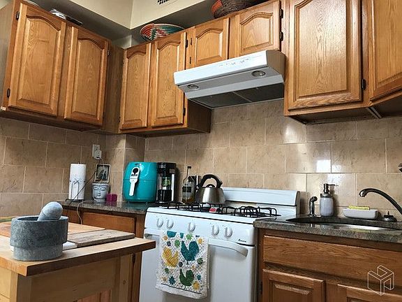 3rd image of 380 Jefferson Ave #3