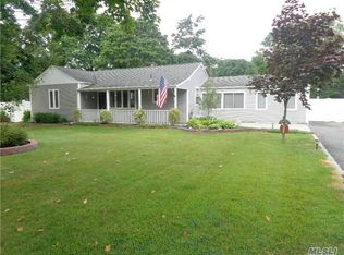 79 Eatondale Ave, Blue Point, NY 11715