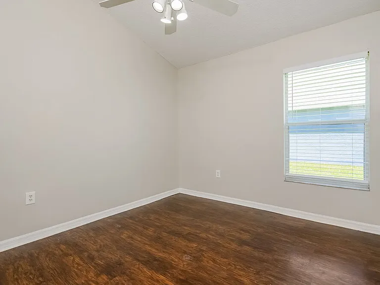 1320 Creekview Ct — Photo 13