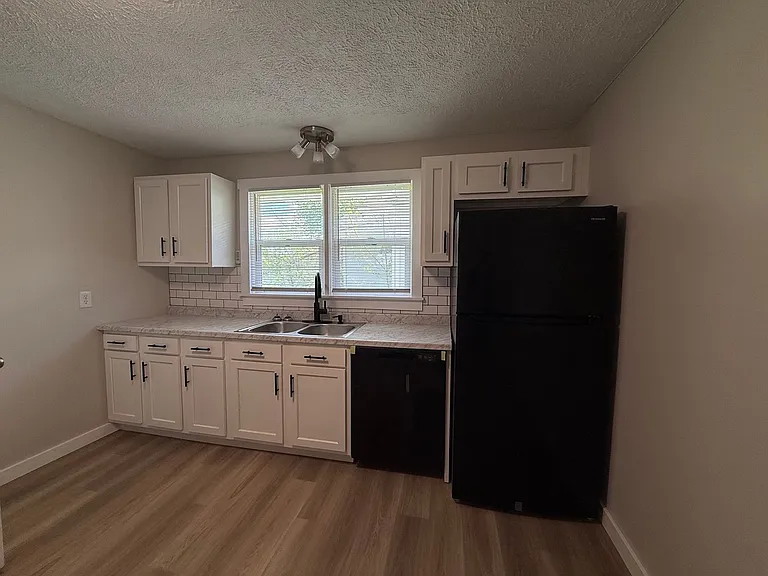 3106 S Vine St — Photo 7
