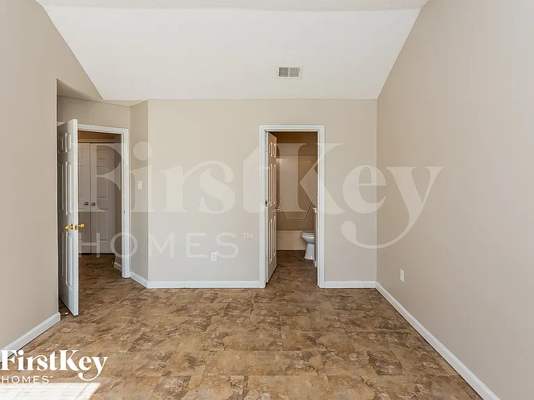 4668 Amanda Oaks Cir S — Photo 9