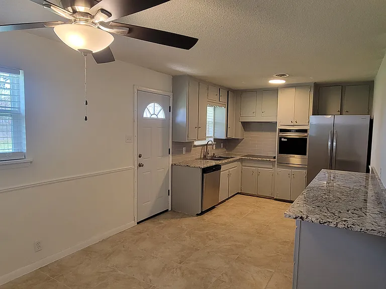 1305 Yates Dr — Photo 5