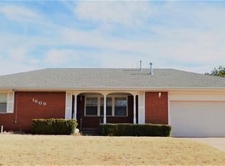 1609 Crestview Dr, Cordell, OK 73632