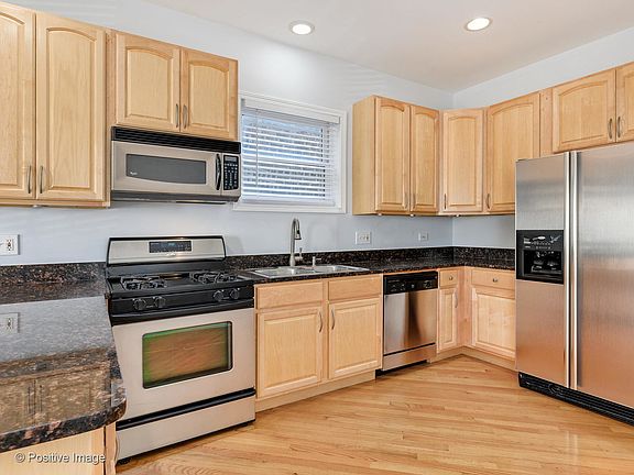 4th image of 3041 N California Ave #2