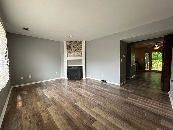 4th image of 914 Maces Grove Rd