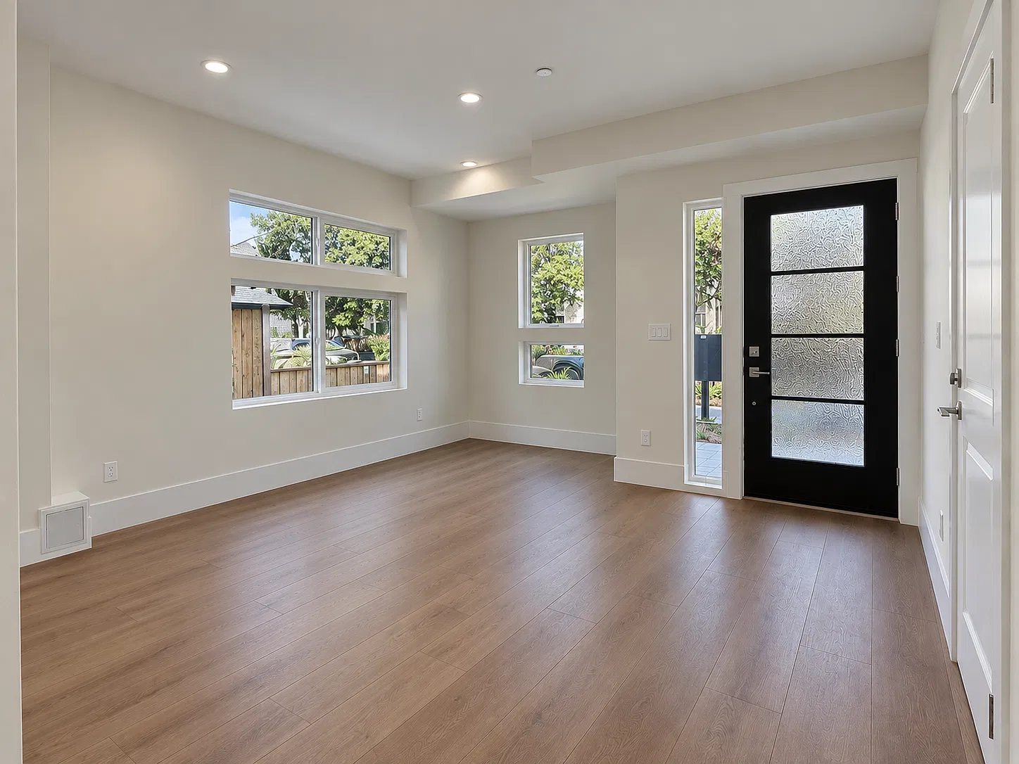 3 bed, 2180 sqft, $8,200 — Photo 3