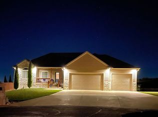 2100 Brookefield Dr, Salina, KS 67401