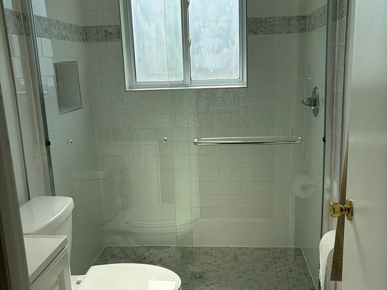 5 bed, 2.5 bath, $4,500 — Photo 4