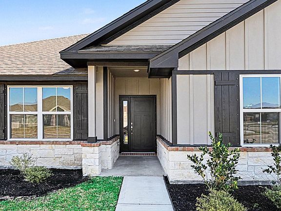 3rd image of 18 Gemstone Ct