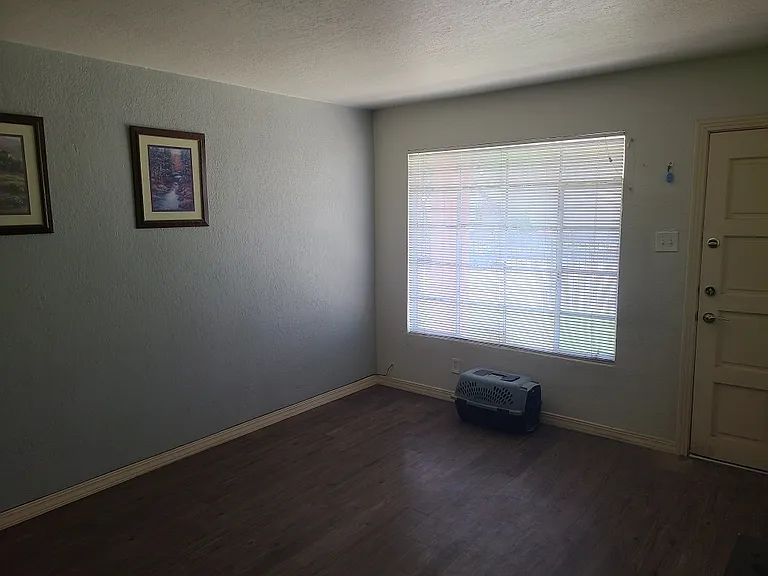 701 W Yandell Dr #4 — Photo 5