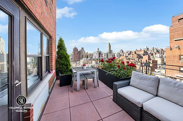 Sold by Coldwell Banker Warburg | media 22