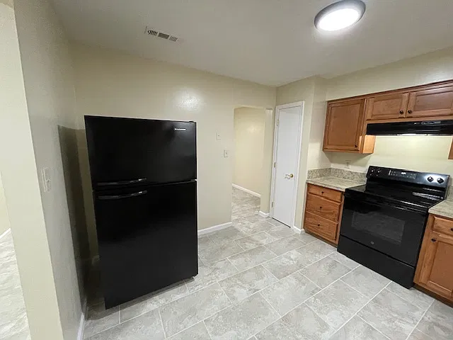 3 bed, 1.5 bath, 1392 sqft, $1,900 — Photo 4