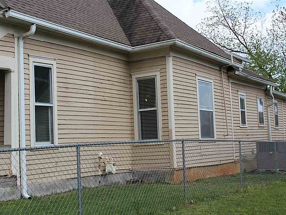 4th image of 328 E 1st North St