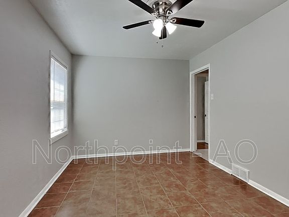 3rd image of 2519 Globe Ave