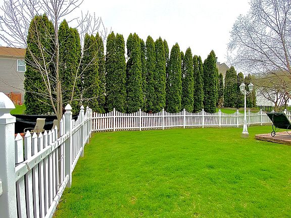 5th image of 270 Fairhaven Dr