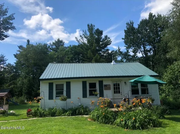 9 Greylock Cir, Peru, MA 01235