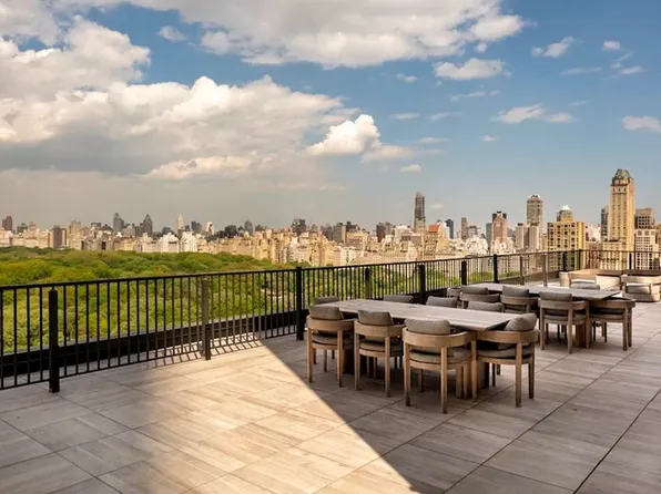 210 Central Park South image 17 of 21