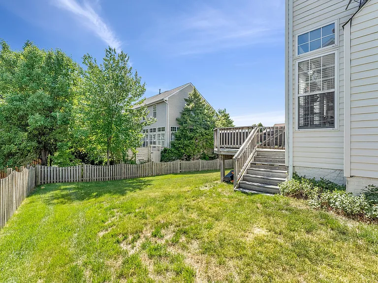 611 Curtin Pl SE — Photo 41