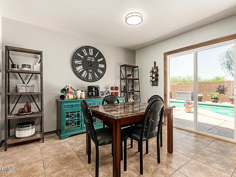 3032 W Red Fox Rd — Photo 8