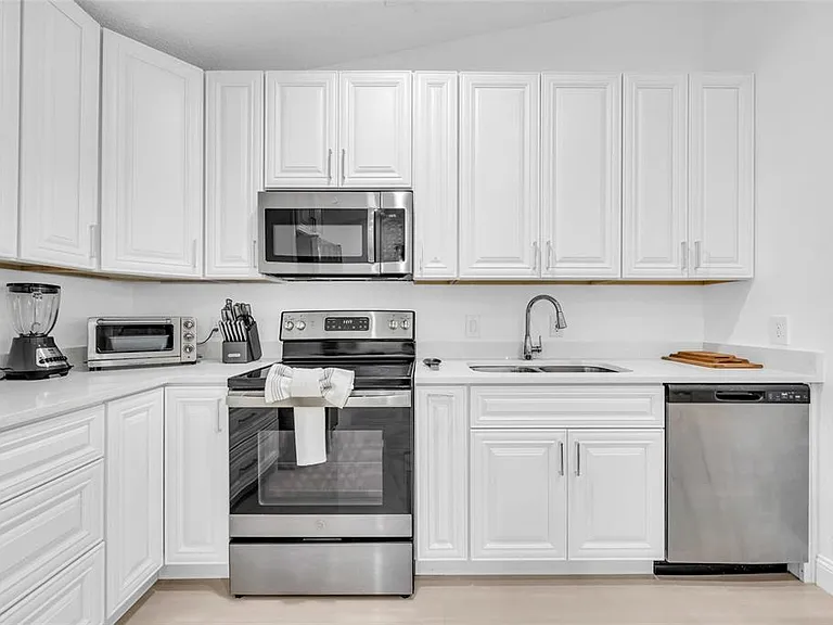 4211 Floating Orchid Ct — Photo 8