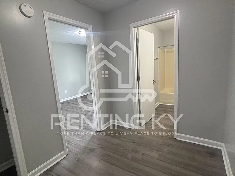 215 Peachtree Rd — Photo 10