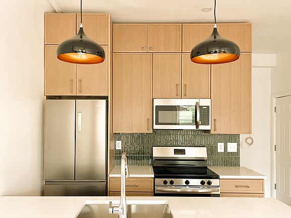 2nd image of 556 Vanderbilt Ave APT 3