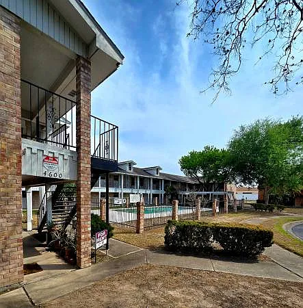 1 bed, 400 sqft, $700 — Photo 1