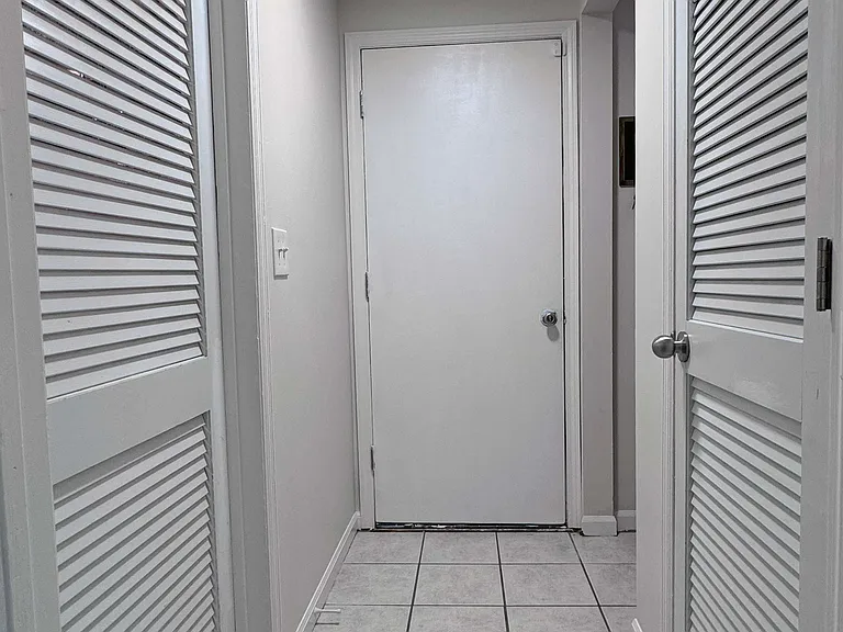 13327 Hascall St — Photo 28