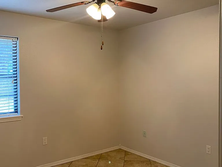 606 Shadow Dr — Photo 12