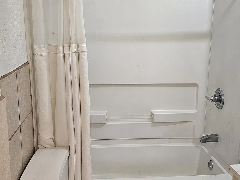 2400 Benton Blvd #203 — Photo 11
