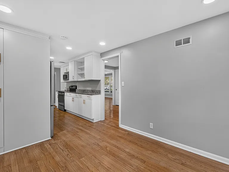 7318 Rosewood St — Photo 24