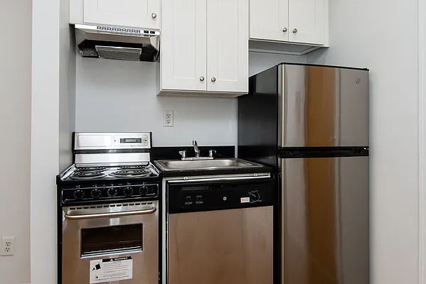 Rented by LC Lemle Real Estate Group | media 16