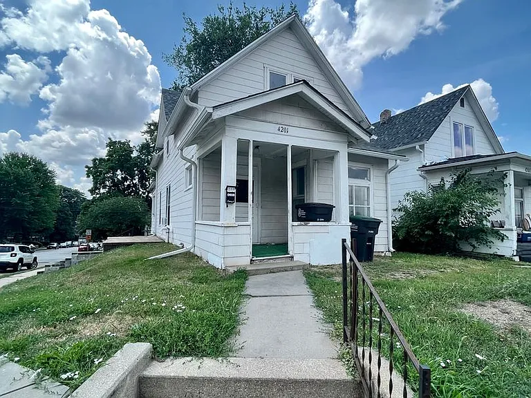 4201 Cuming St — Photo 1