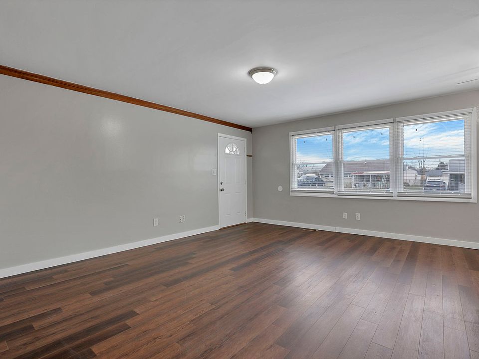 1st image of 1943 Westfield Dr S