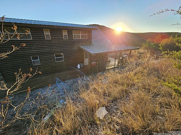 4th image of 1035 Riemer Creek Rd