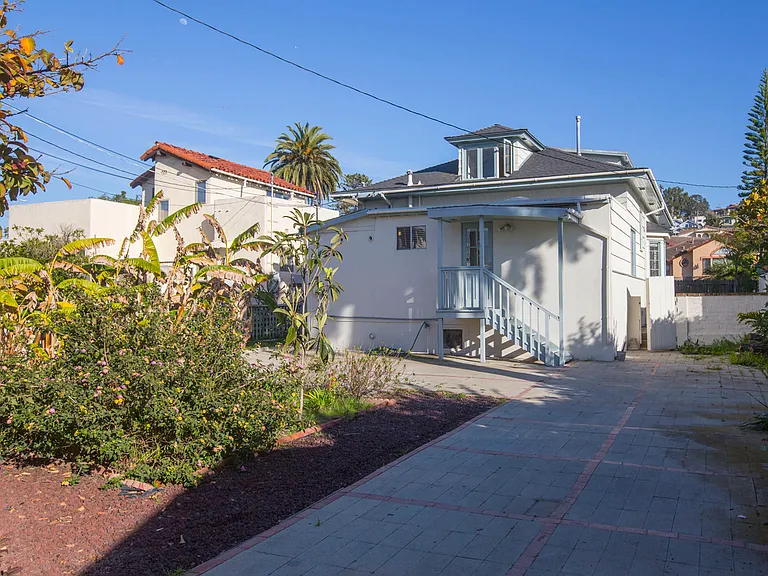 1344 Torrey Pines Rd — Photo 32