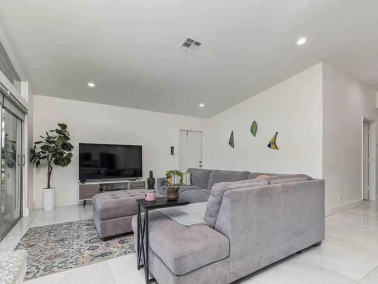 518 Woodgate Cir #E — Photo 28