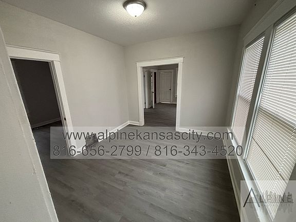 4th image of 310 Lawndale Ave #1