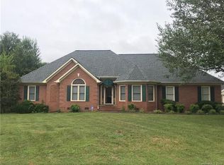 946 Deerfield Dr, Mount Holly, NC 28120
